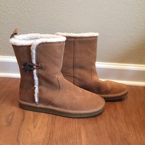 American Eagle boots ( ugg look alike)